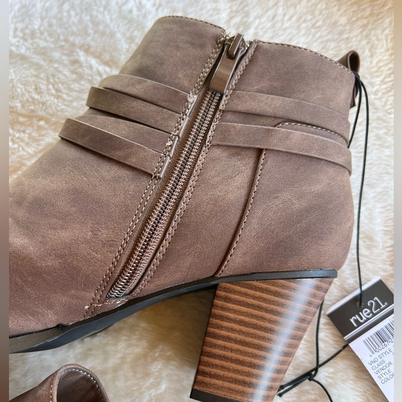 NWT beautiful ankle boots, never used. Cute buckle design. - Picture 7 of 13